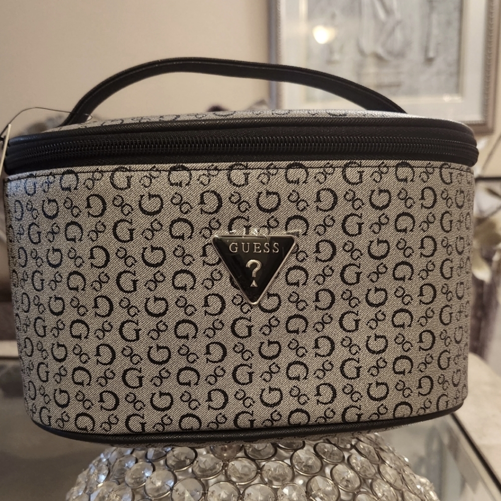 Guess Black Cometic Bag ⚫️ 🖤
